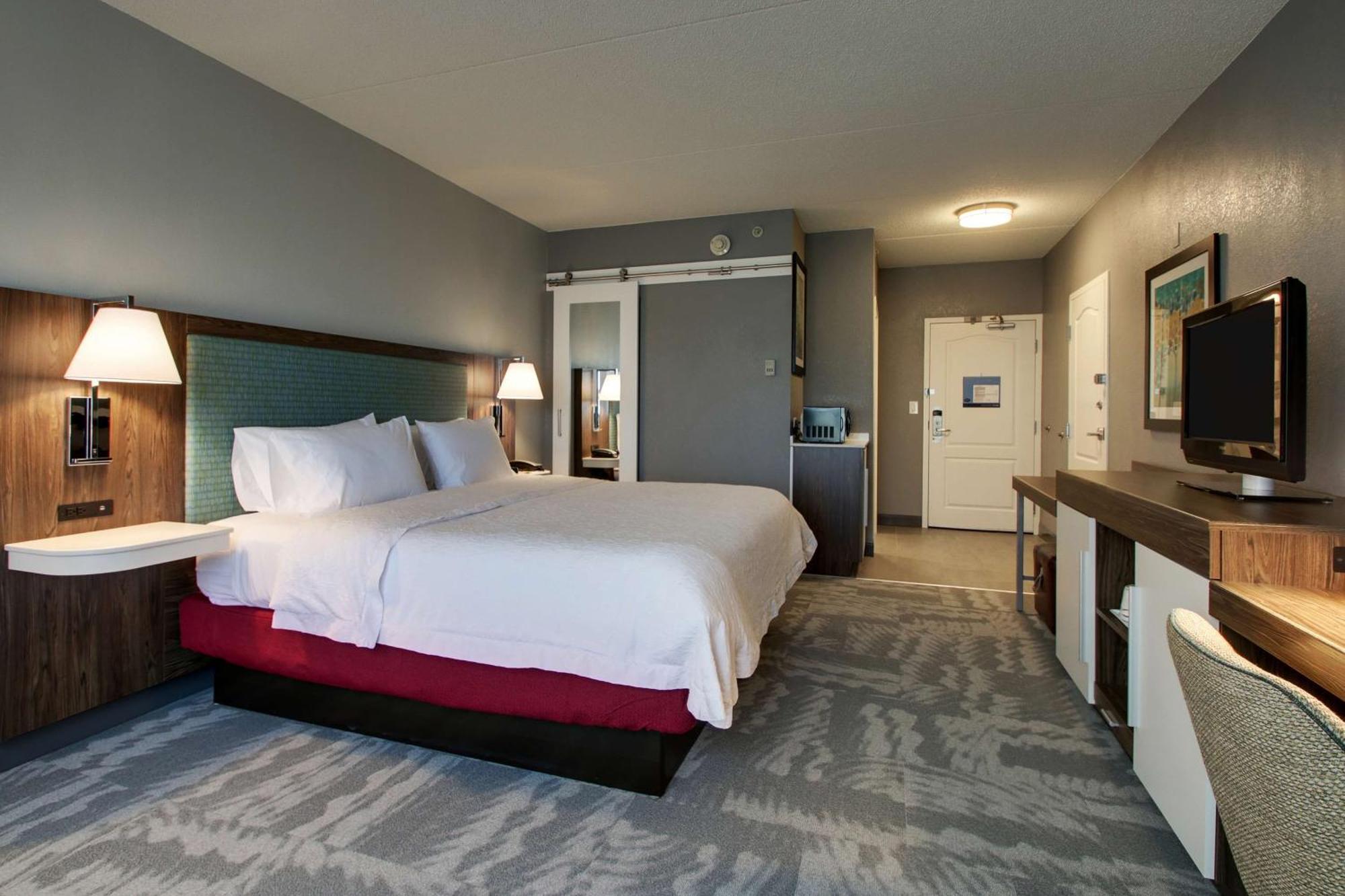 Hampton Inn & Suites Chicago/Aurora Exterior photo