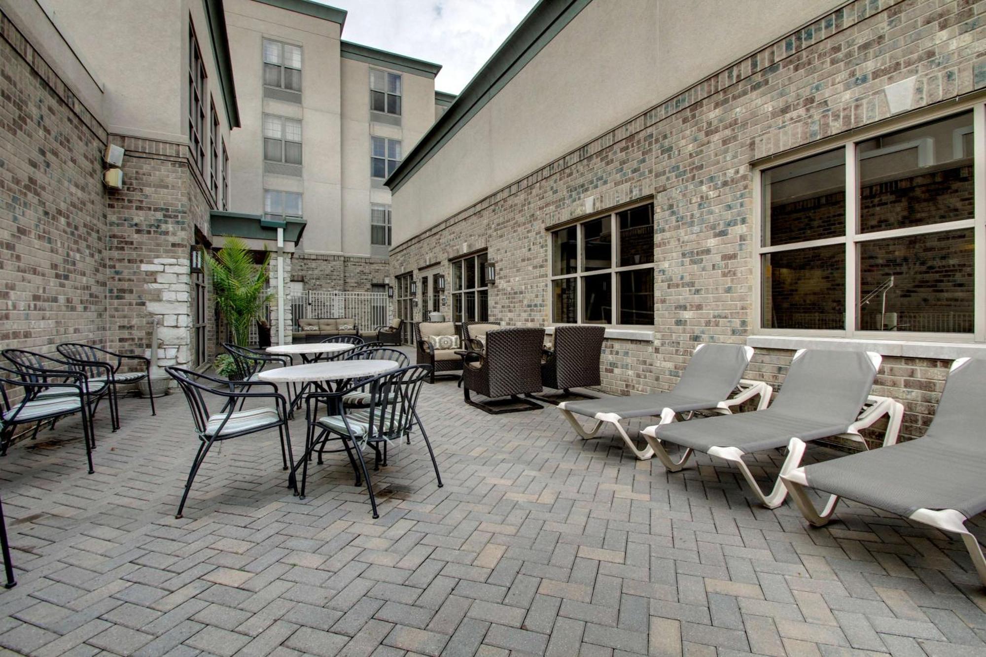 Hampton Inn & Suites Chicago/Aurora Exterior photo